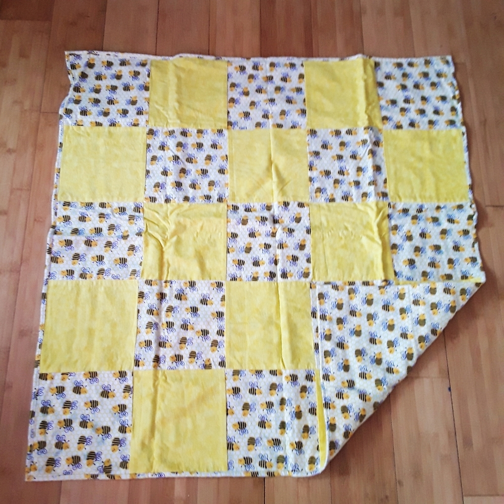 New Handmade Bee Quilt
